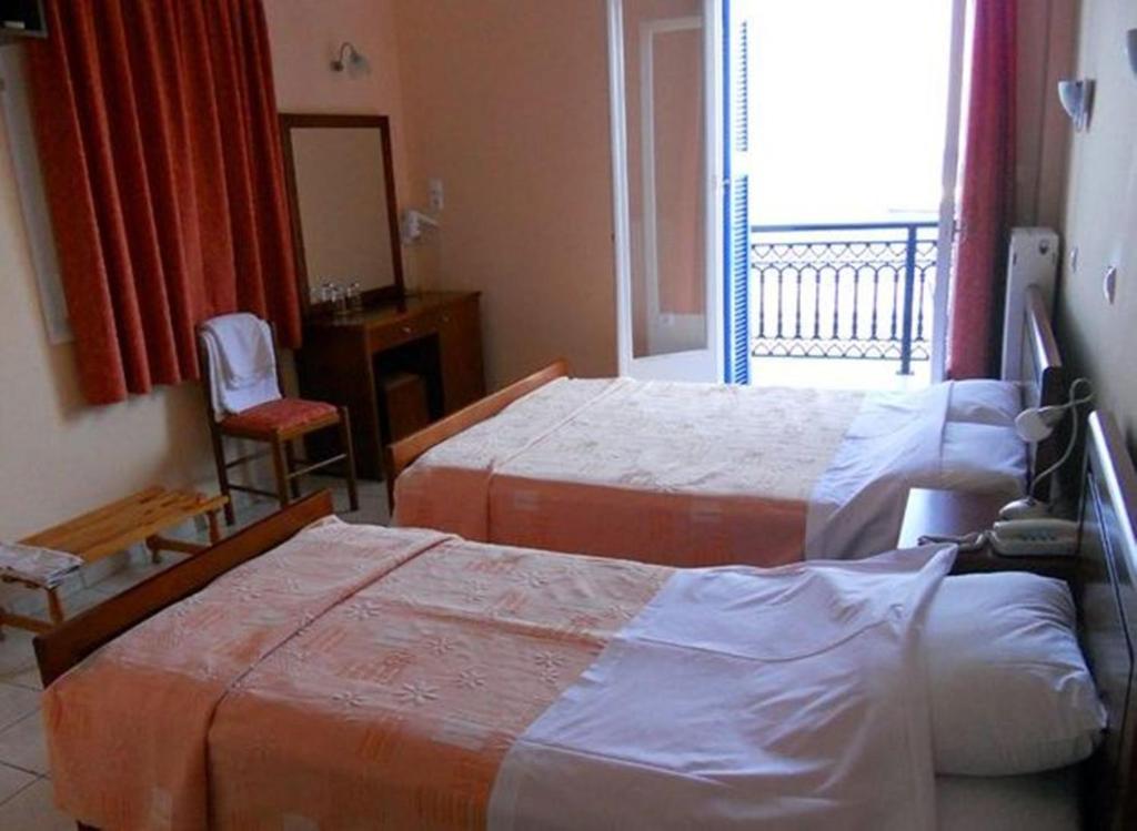 Apollon Hotel Tirós Quarto foto